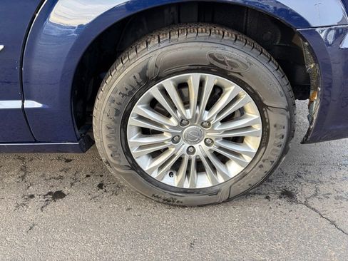 Used 2015 Chrysler Town & Country Touring-L w/ Driver Convenience Group image 10