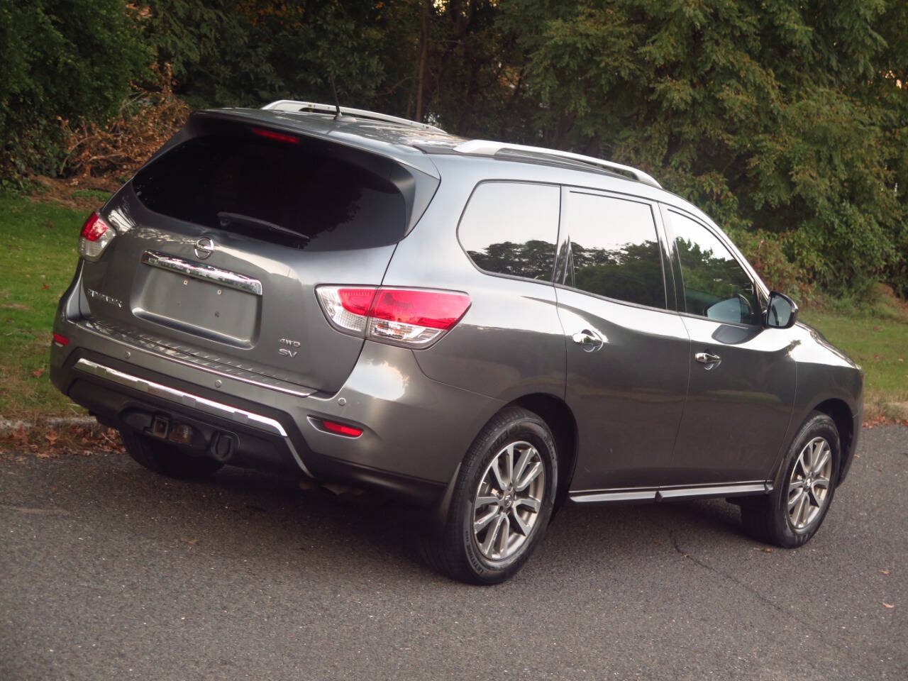 Used 2015 Nissan Pathfinder SV w/ Trailer Tow Package FWD image 29