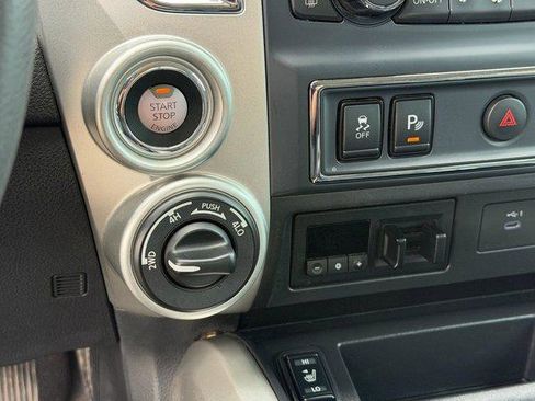Used 2021 Nissan Titan SV w/ SV Convenience Package AWD/4WD image 27