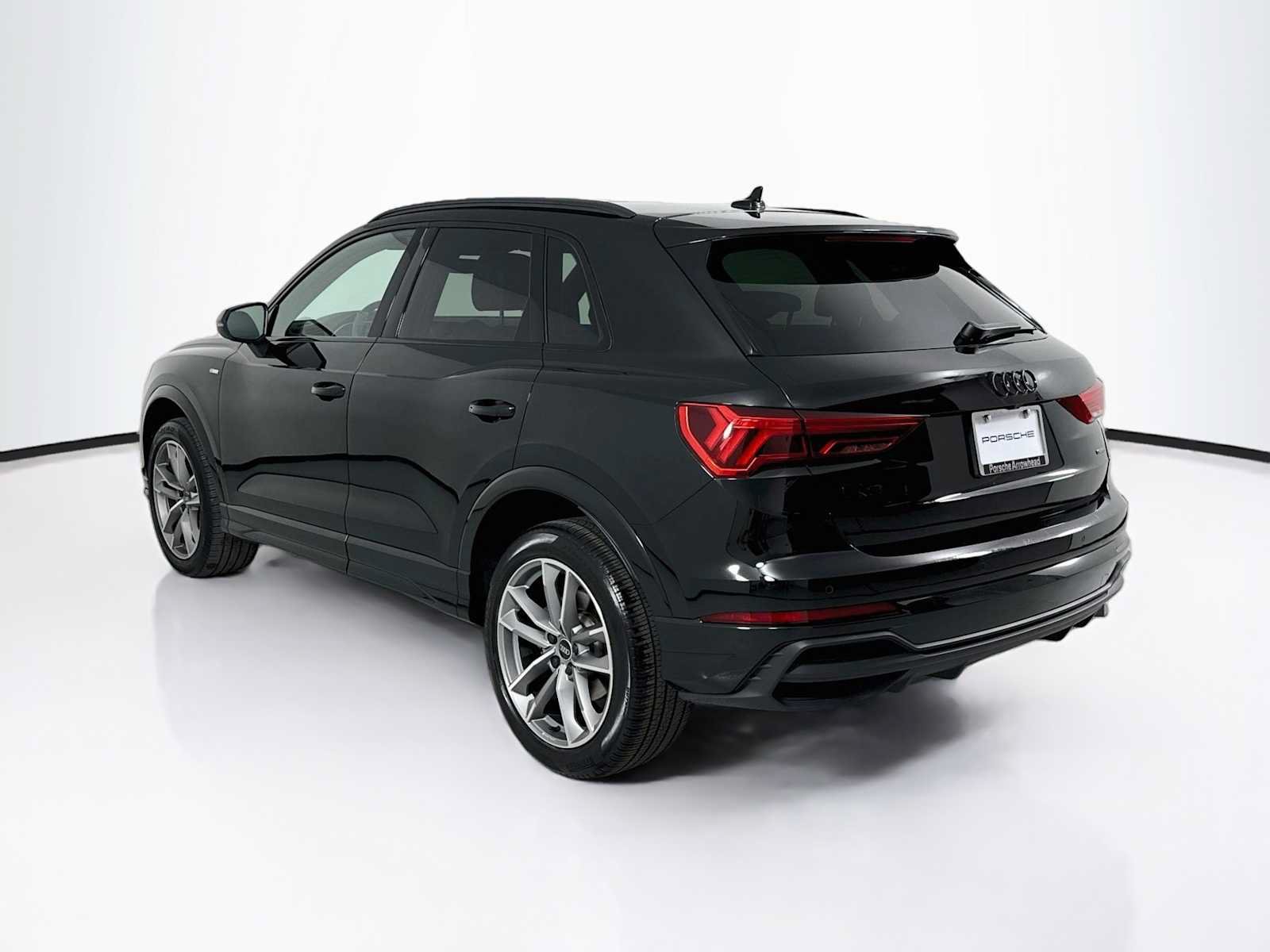Used 2023 Audi Q3 2.0T Premium w/ Black Optic Sport Package AWD/4WD image 3