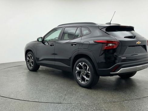 Used 2025 Chevrolet Trax LT image 6
