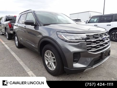 Used 2026 Ford Explorer Active AWD/4WD image 7