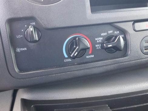 Certified 2022 Ford E-450 and Econoline 450 Super Duty w/ Power Windows & Locks Group image 21