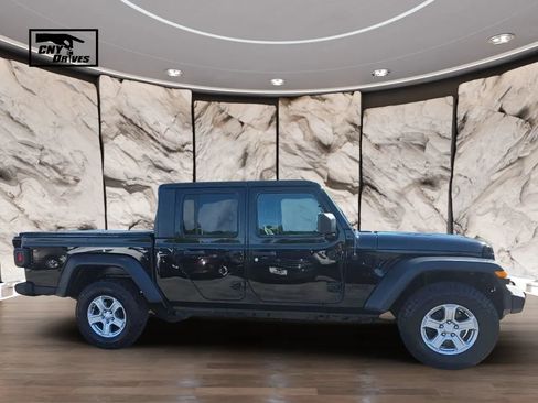 Used 2020 Jeep Gladiator Sport w/ Quick Order Package 24S AWD/4WD image 4