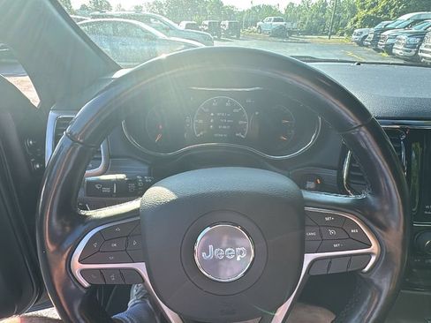 Used 2019 Jeep Grand Cherokee Altitude AWD/4WD image 15