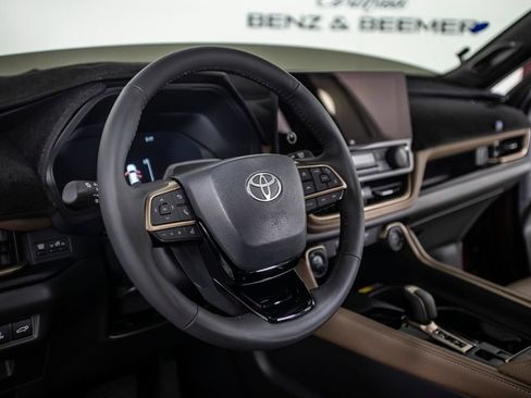 Used 2025 Toyota Grand Highlander AWD Hybrid image 25