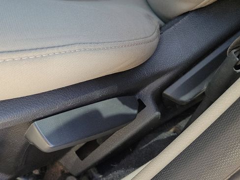 Used 2016 Ford Focus SE FWD image 13