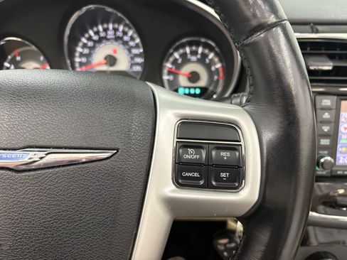 Used 2011 Chrysler 200 Limited FWD image 34
