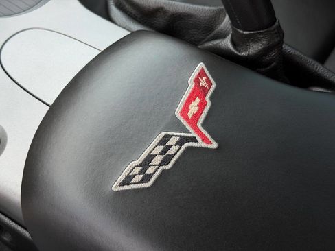 Used 2006 Chevrolet Corvette Coupe RWD image 38