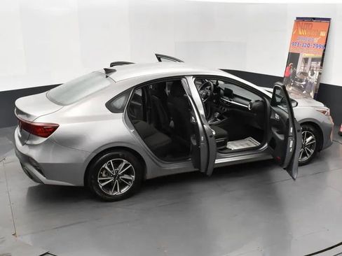 Used 2023 Kia Forte LXS FWD image 6