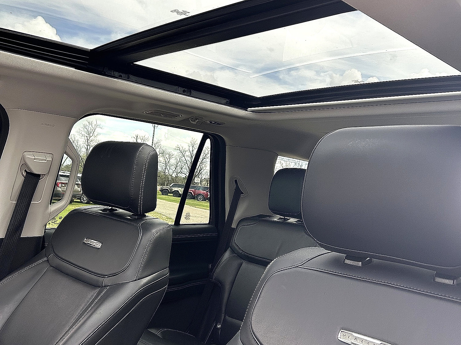 Used 2025 Ford Expedition Platinum AWD/4WD image 8