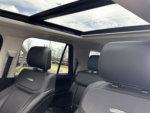 Used 2025 Ford Expedition Platinum AWD/4WD image 8
