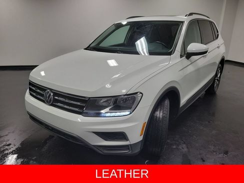 Used 2019 Volkswagen Tiguan SE w/ Panoramic Sunroof Package FWD image 5