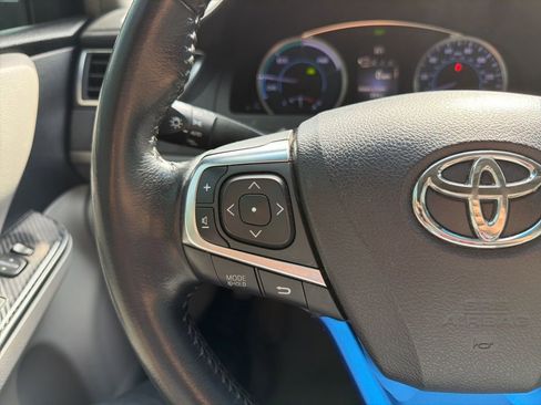 Used 2016 Toyota Camry XLE w/ Moonroof Package image 12