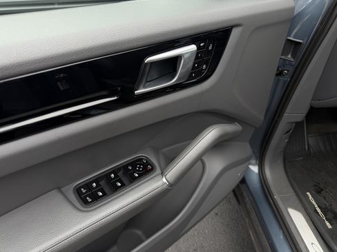 Used 2019 Porsche Cayenne AWD/4WD image 24