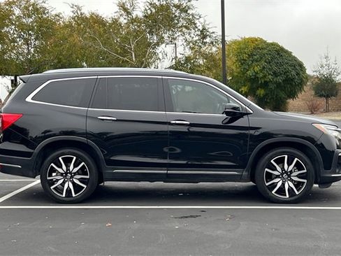 Used 2019 Honda Pilot Touring image 3