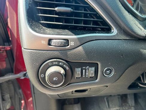 Used 2019 Jeep Cherokee Limited AWD/4WD image 14