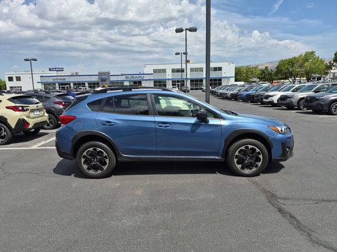 Used 2023 Subaru Crosstrek 2.0i AWD/4WD image 2