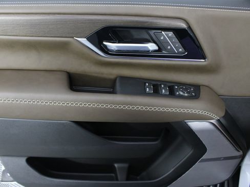New 2026 GMC Yukon XL Denali Ultimate w/ LPO, Floor Liner Package AWD/4WD image 17