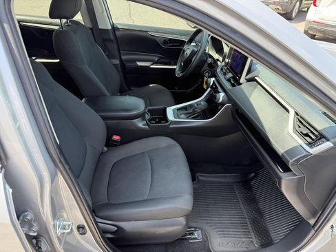 Used 2024 Toyota RAV4 LE FWD image 17