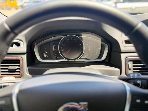Used 2016 Volvo XC70 T5 Premier w/ Proximity Package FWD image 20