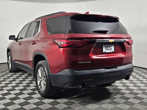 Used 2022 Chevrolet Traverse LT FWD image 2