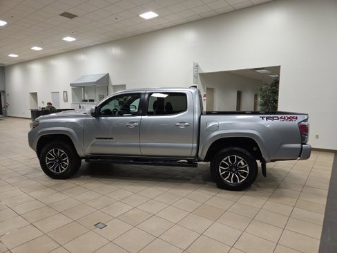 Used 2023 Toyota Tacoma TRD Sport image 9