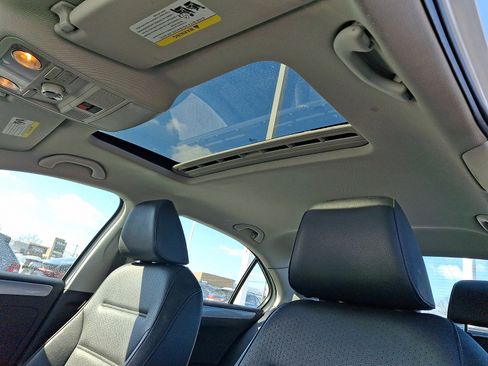 Used 2017 Volkswagen Jetta SE image 14