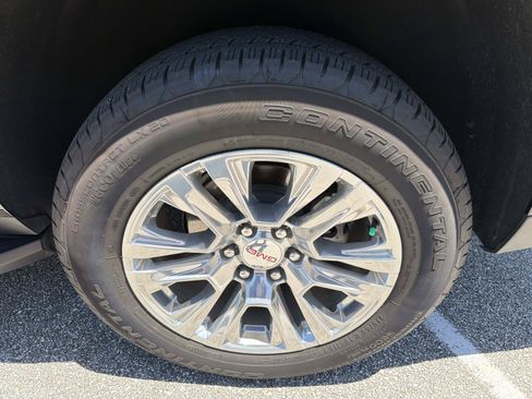 Used 2025 GMC Yukon Denali RWD image 26