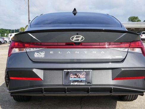 Used 2025 Hyundai Elantra SEL FWD image 7