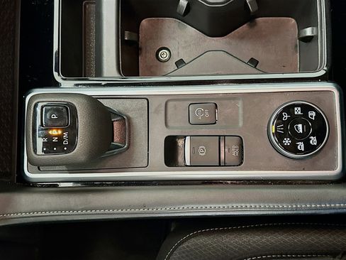 Used 2025 Nissan Pathfinder SV image 25