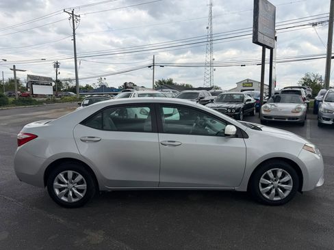 Used 2015 Toyota Corolla LE FWD image 2