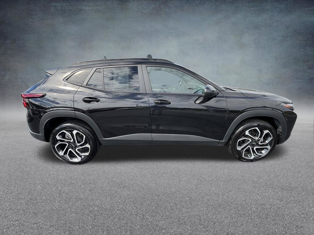 Used 2025 Chevrolet Trax RS w/ Driver Confidence Package FWD image 8