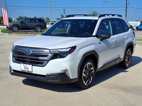 Certified 2025 Subaru Forester Premium AWD/4WD image 3