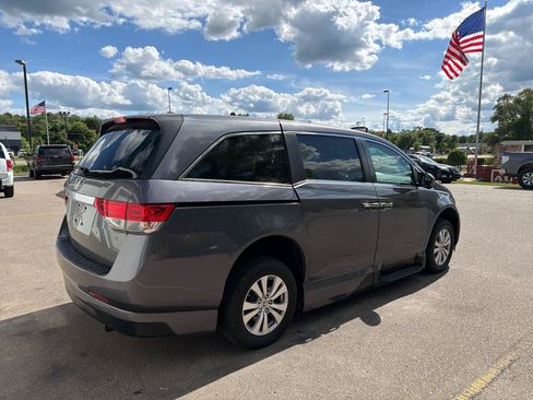 Used 2018 Dodge Grand Caravan SE FWD image 21