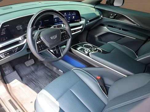 Used 2024 Cadillac Lyriq Luxury w/ Nappa Leather Package AWD/4WD image 8