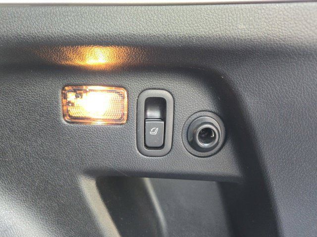 Used 2018 Subaru Forester 2.5i Touring AWD/4WD image 11