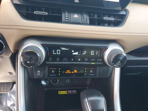 Used 2023 Toyota RAV4 Limited image 31