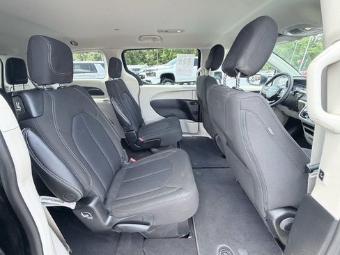 Used 2022 Chrysler Voyager LX FWD image 23