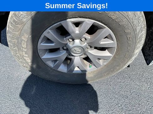Used 2018 Toyota Tacoma SR5 AWD/4WD image 12