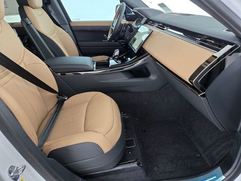 New 2025 Land Rover Range Rover Sport Dynamic SE image 4