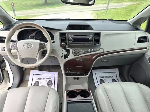 Used 2012 Toyota Sienna XLE w/ Entertainment Pkg FWD image 18