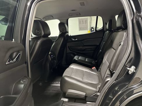 Used 2019 GMC Acadia SLT w/ LPO, Black Accent Package AWD/4WD image 22