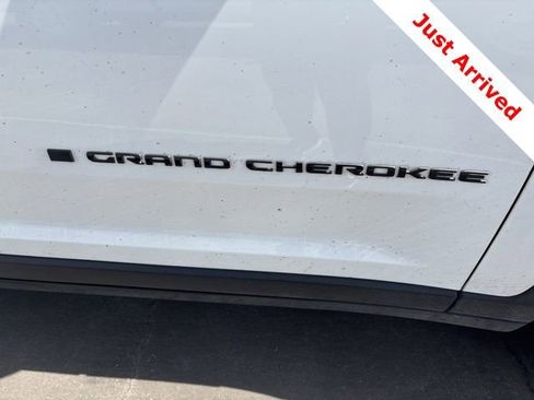 Used 2024 Jeep Grand Cherokee L Limited w/ Black Appearance Package image 18