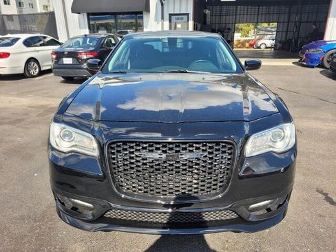 Used 2018 Chrysler 300 Touring image 15