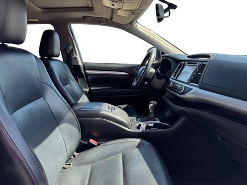 Used 2015 Toyota Highlander XLE image 17