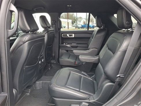 Used 2020 Ford Explorer XLT w/ Equipment Group 202A image 10