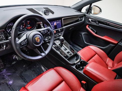 Used 2025 Porsche Macan Turbo image 4