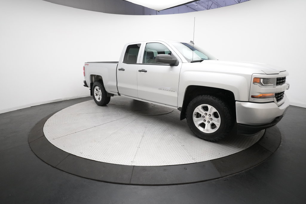 Used 2019 Chevrolet Silverado 1500 Custom w/ Custom Convenience Package AWD/4WD image 31