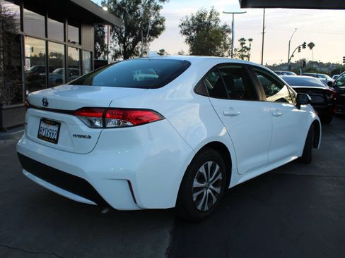Used 2022 Toyota Corolla LE FWD image 5